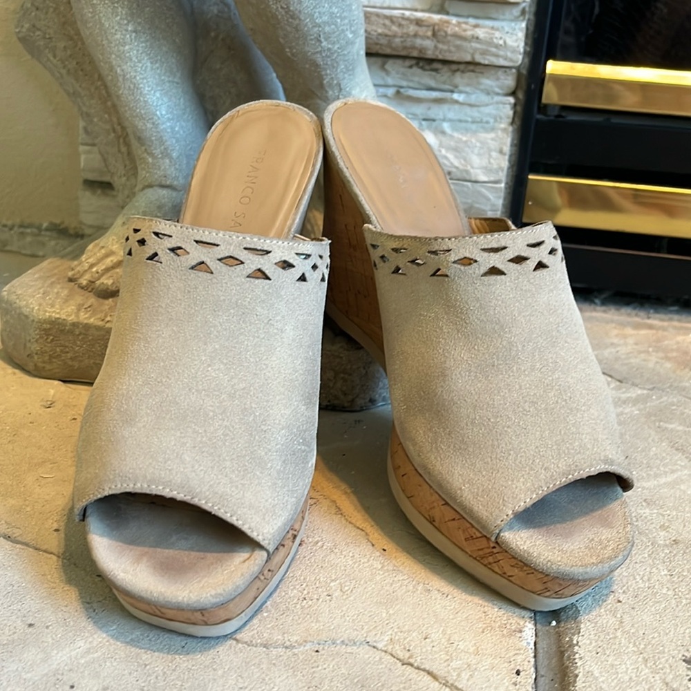 Franco Sarto beige suede wedge sandals      sz 8.5